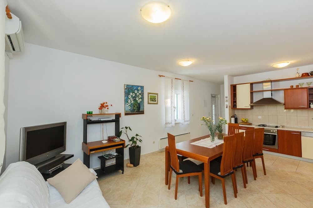 Sanda - With Pool - H