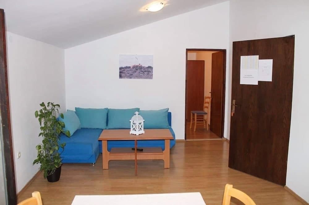 Nenad - With Pool - A5