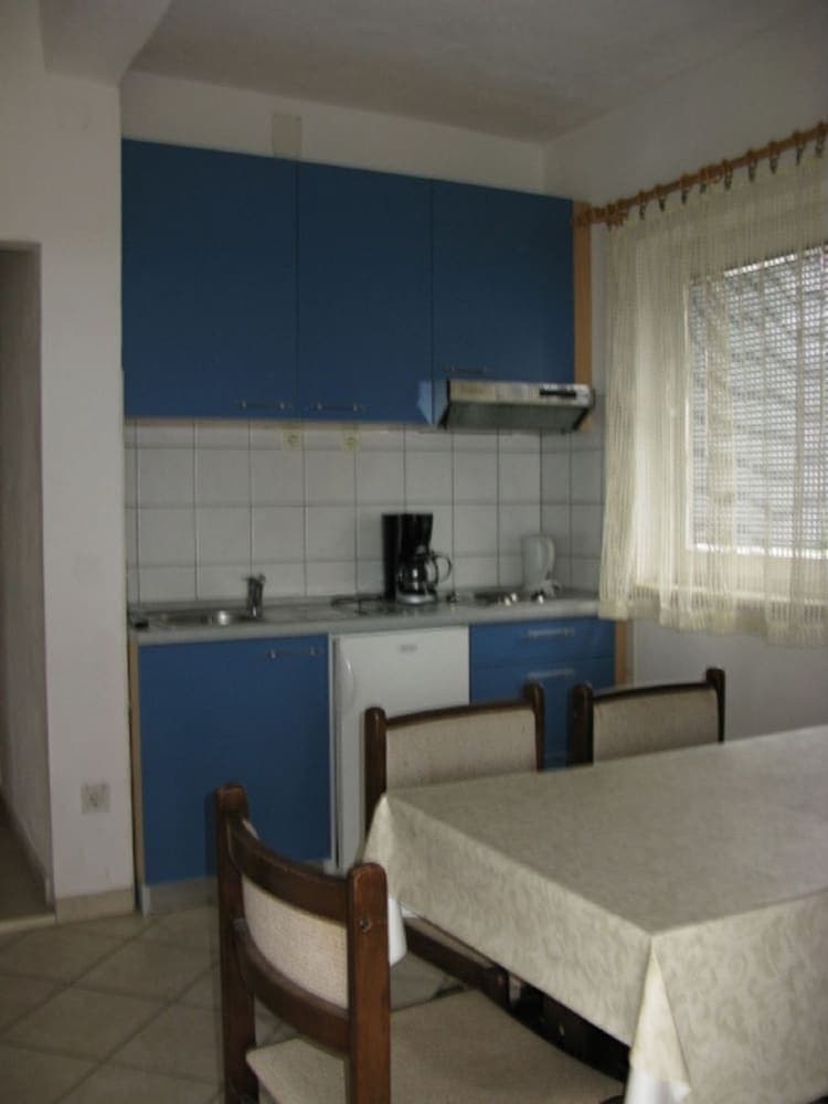 Slav - Free Barbecue - A1