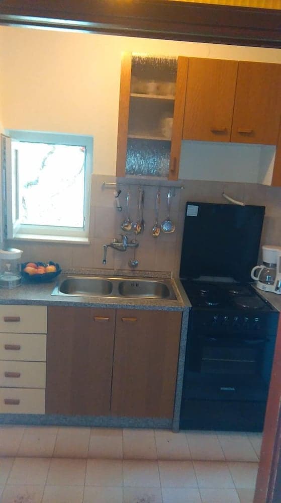 Vini - Direct by the sea and Free Parking - A1