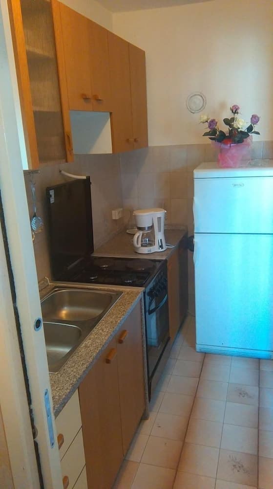 Vini - Direct by the sea and Free Parking - A1