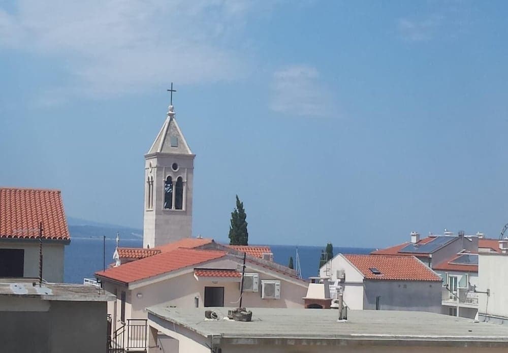 Jakir - With Terrace - A1