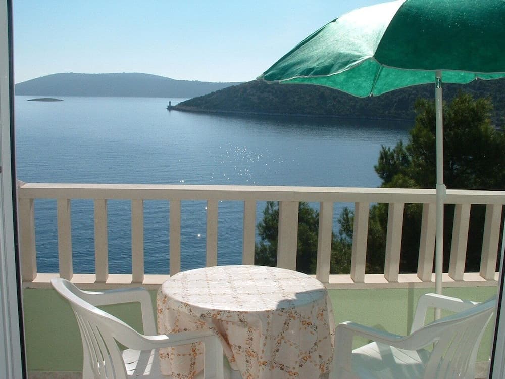 Tonka - 10 m From Beach - A6