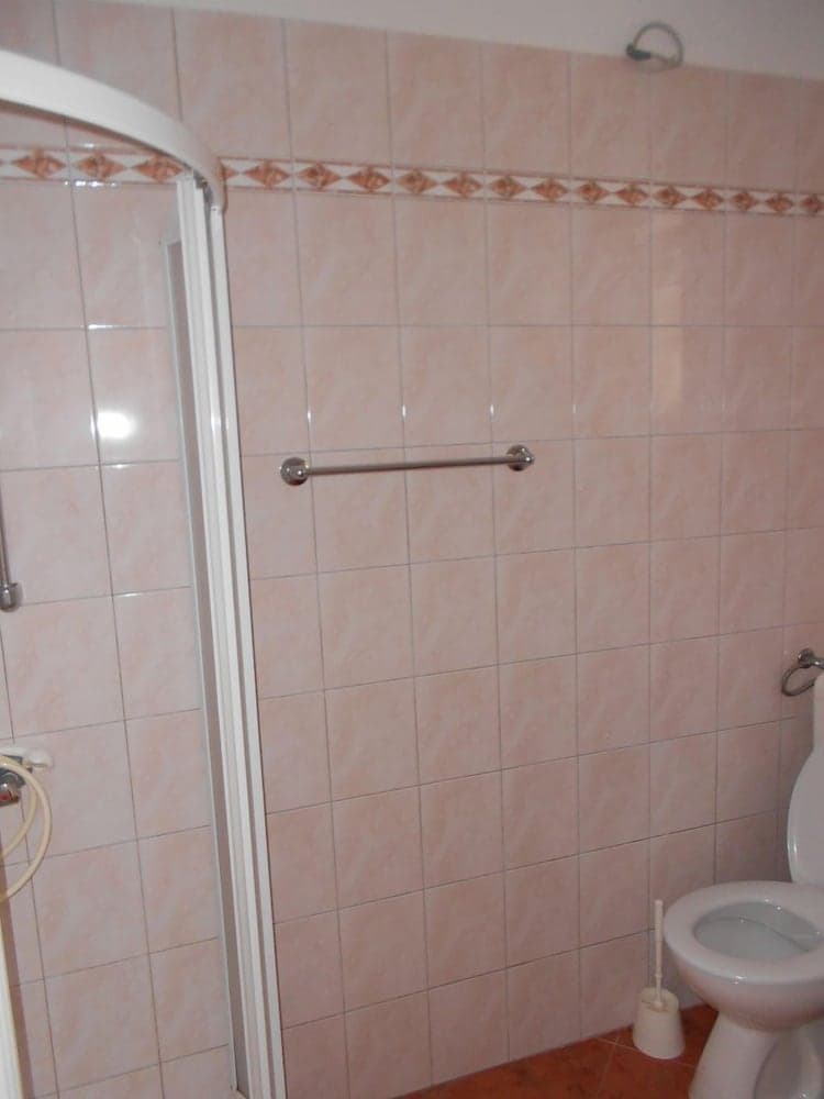 Kate - Free Private Parking - A3tus