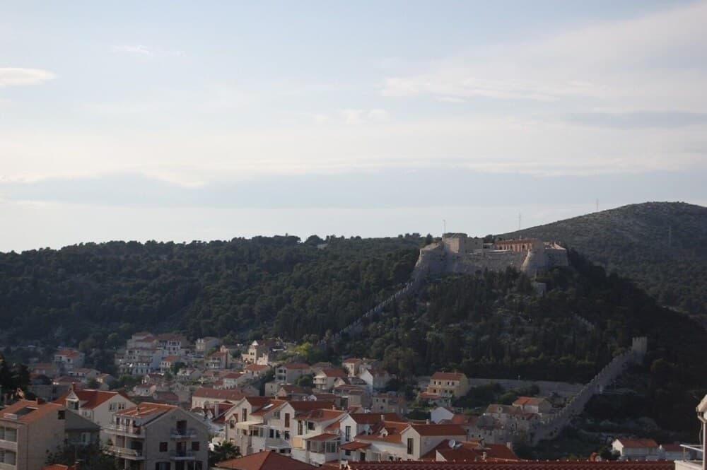 Marti - Free Parking and Grill - A3 - Sunce