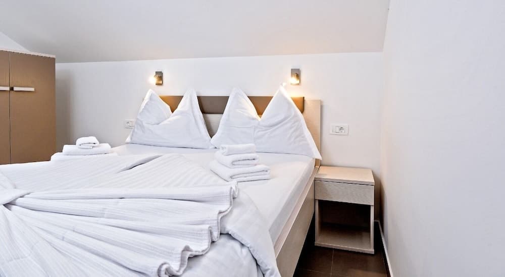 Bisernica - With Pool - A2