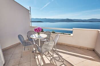 Sea Front - Free Parking - A3