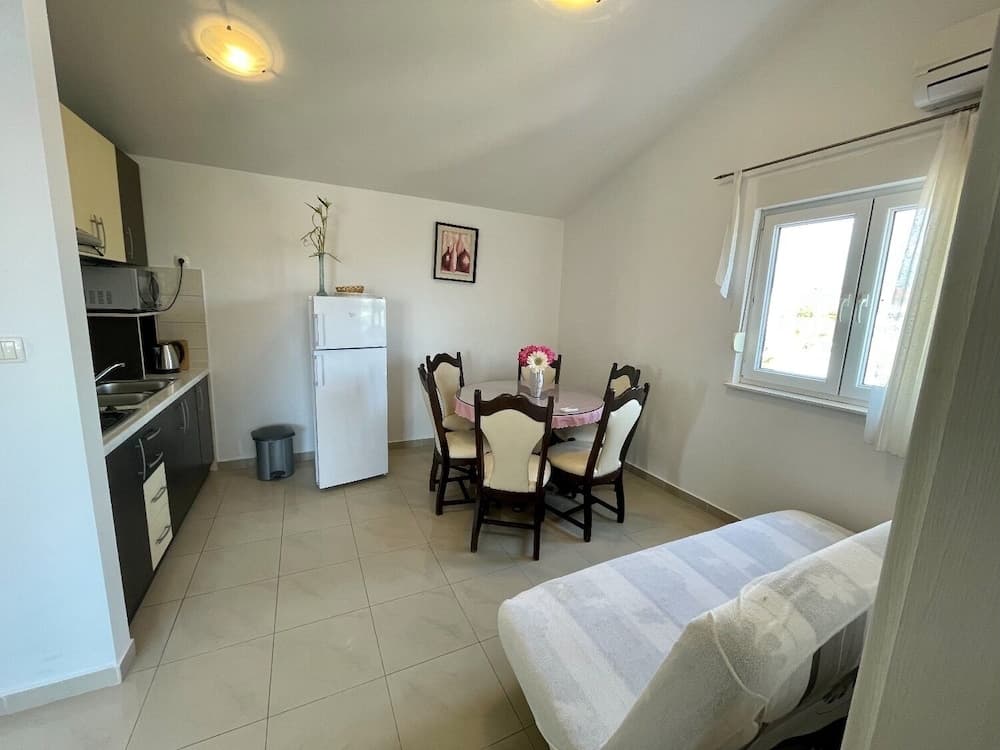 Tea - Parking and Grill, 100 m From sea - A4