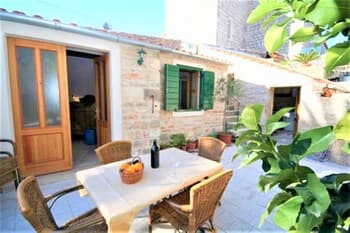 Draga - Traditional & in Center - SA2