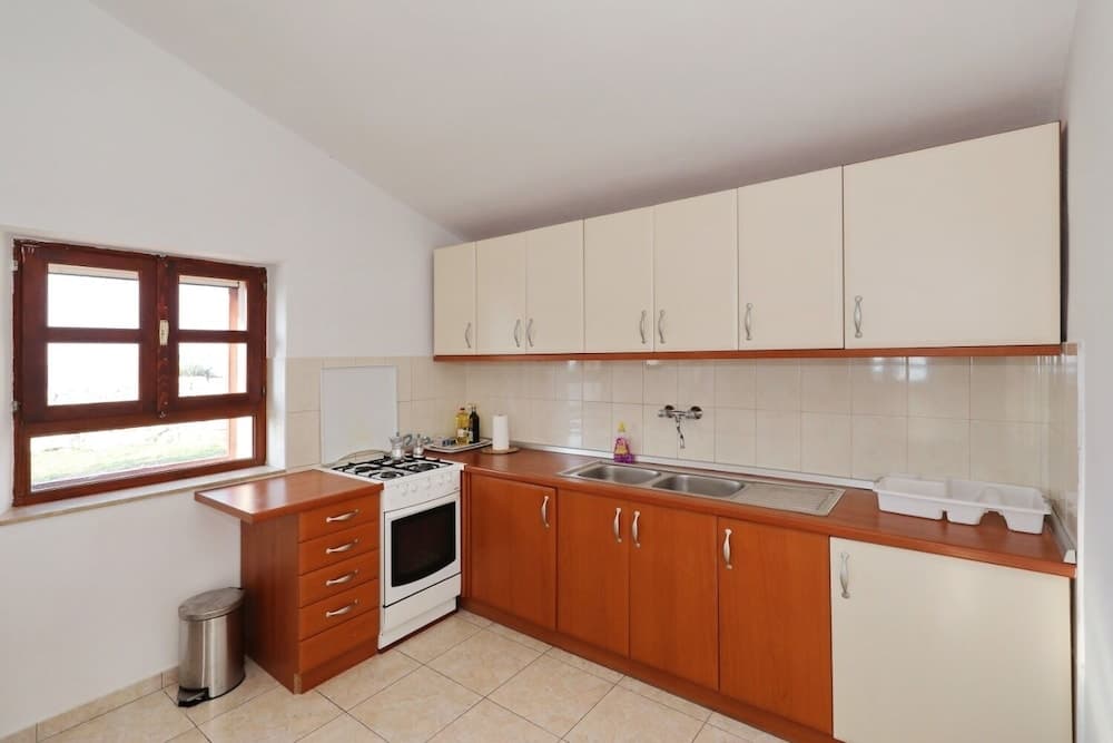 Mari - Whole Island for you - H