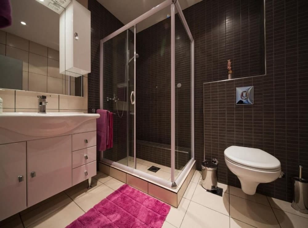 Ivy - Modern With Terrace - A2 Mak