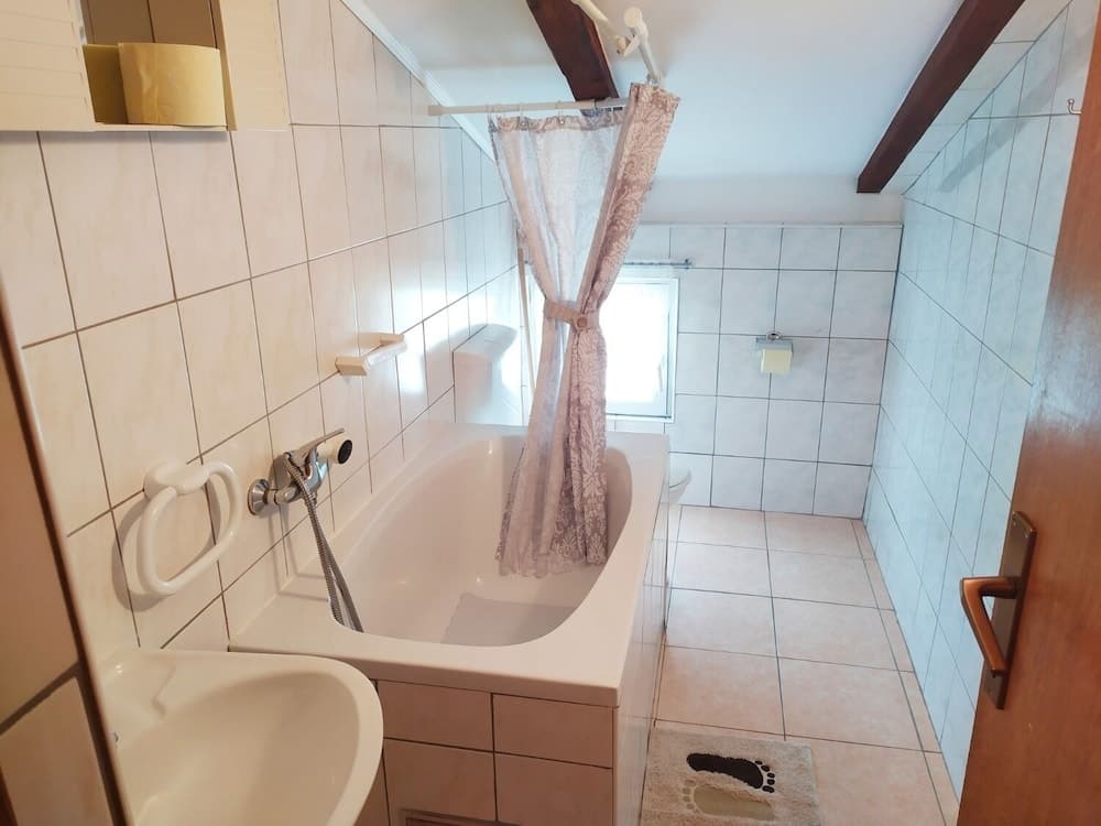 Aleksandra - 10 m From sea - A2 Desni