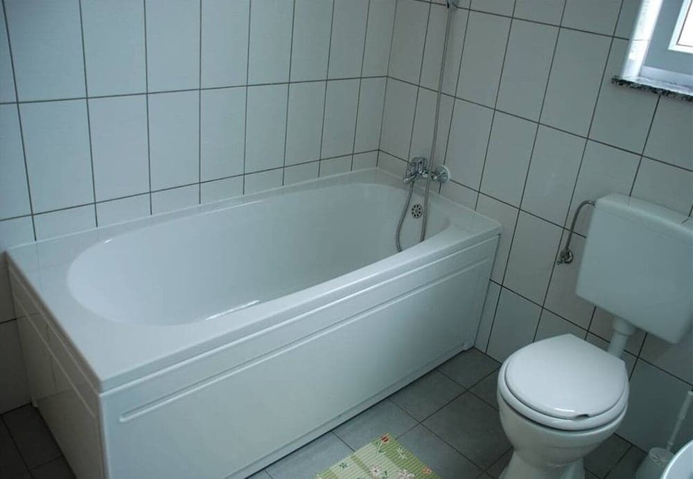 Markle - Swimming Pool and Sunbeds - A2