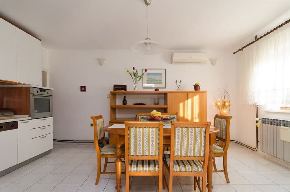 Old Town - Great Location - H