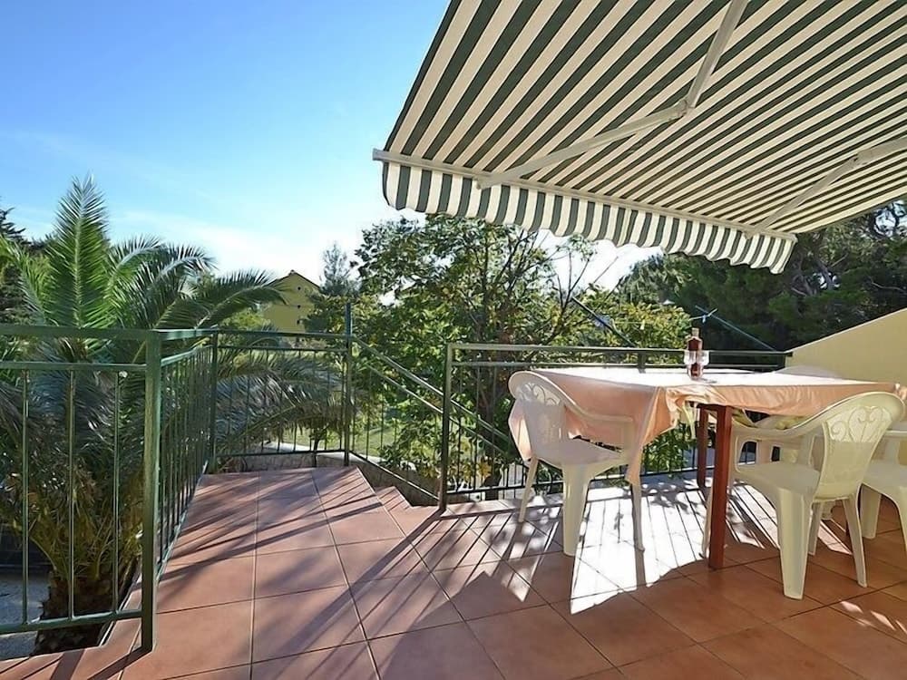 Velebit - 130m to the Beach - A1