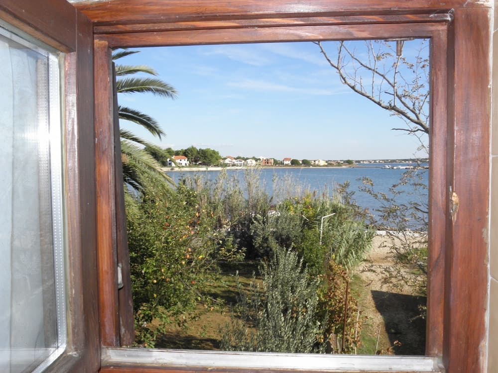 Teo - 8m From the sea & Parking - A2 Bijeli