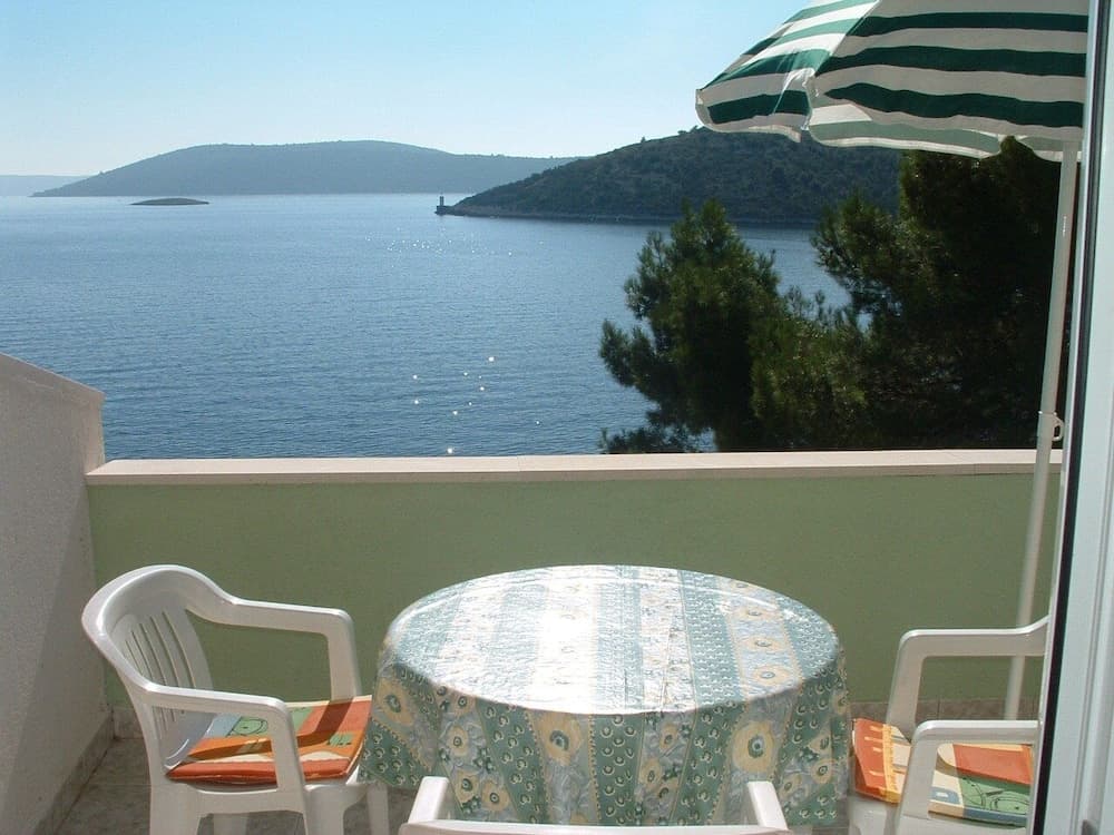 Tonka - 10 m From Beach - A3