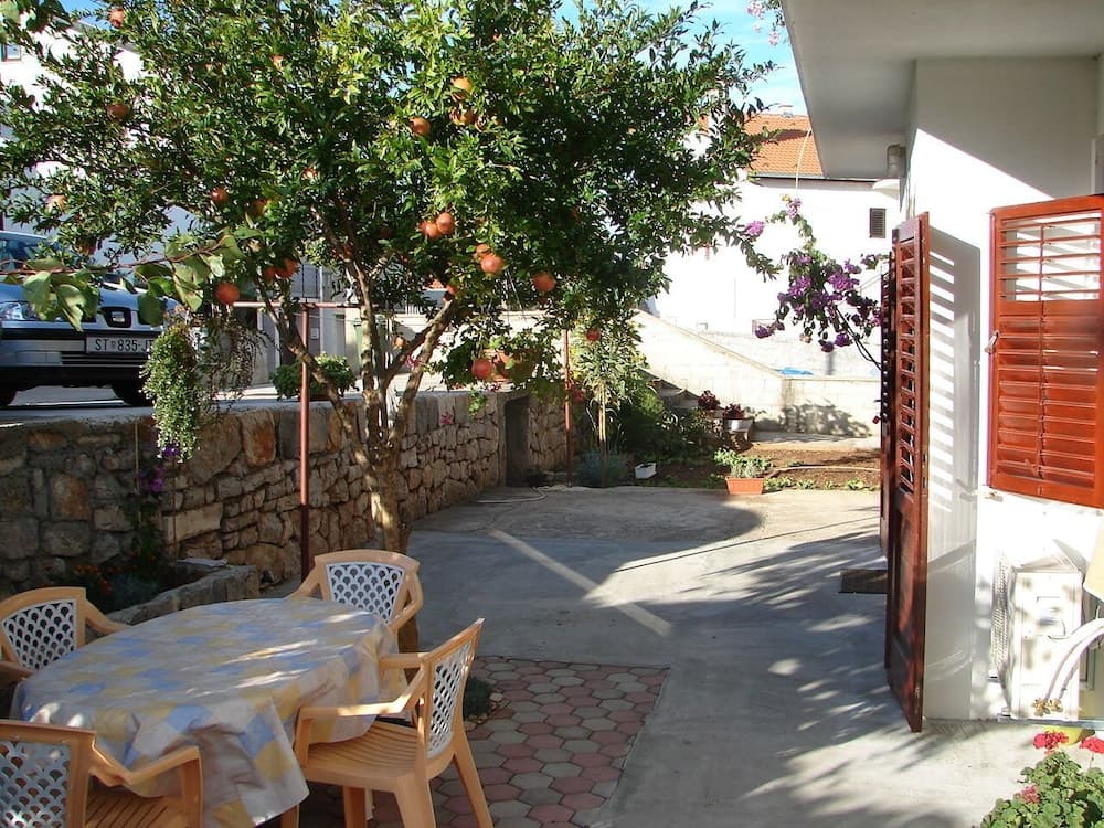 Petri - Close to the sea - A3 Sivi