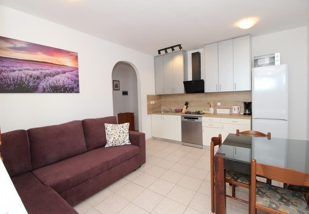 UGA - Perfect Location - A4 - Sanja