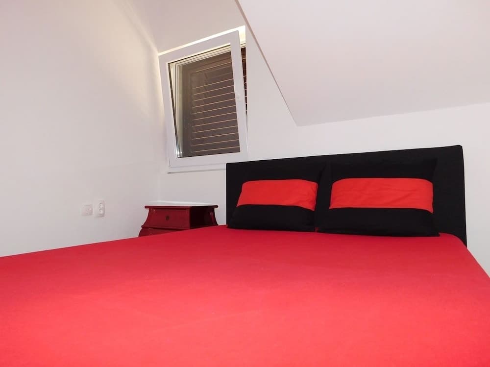 Coloured - Apartments on Island - A4 - Bijeli :