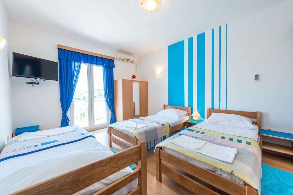 Mat - Free Parking - A2