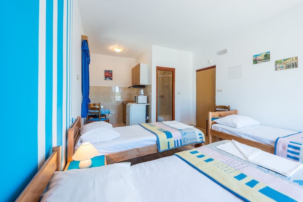 Mat - Free Parking - A2