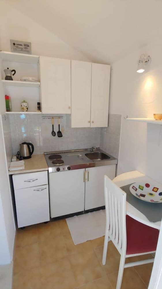 Cvita - 150 m From Pebble Beach - SA3