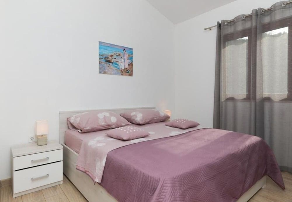 Irena - Secluded Paradise - H