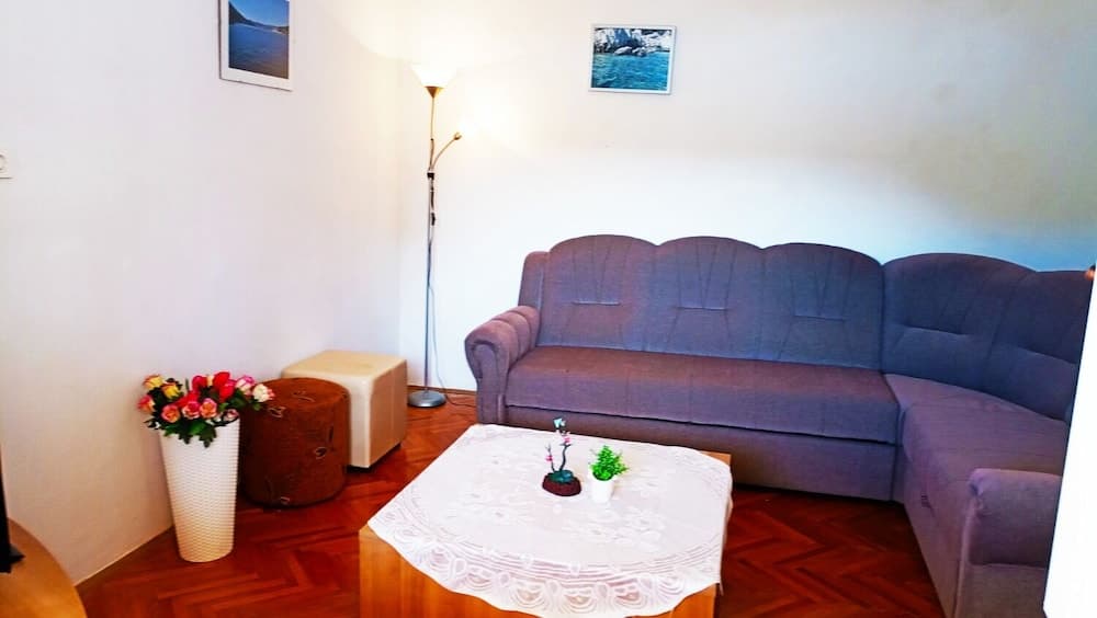 Neve - 30 m From sea - H