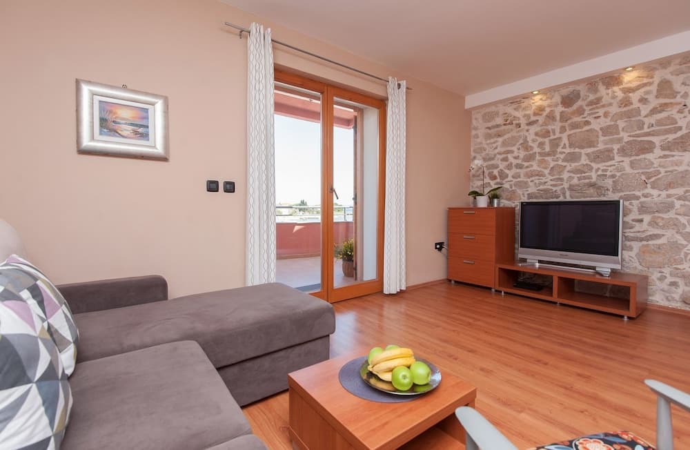 Ivan - Great Location - A1