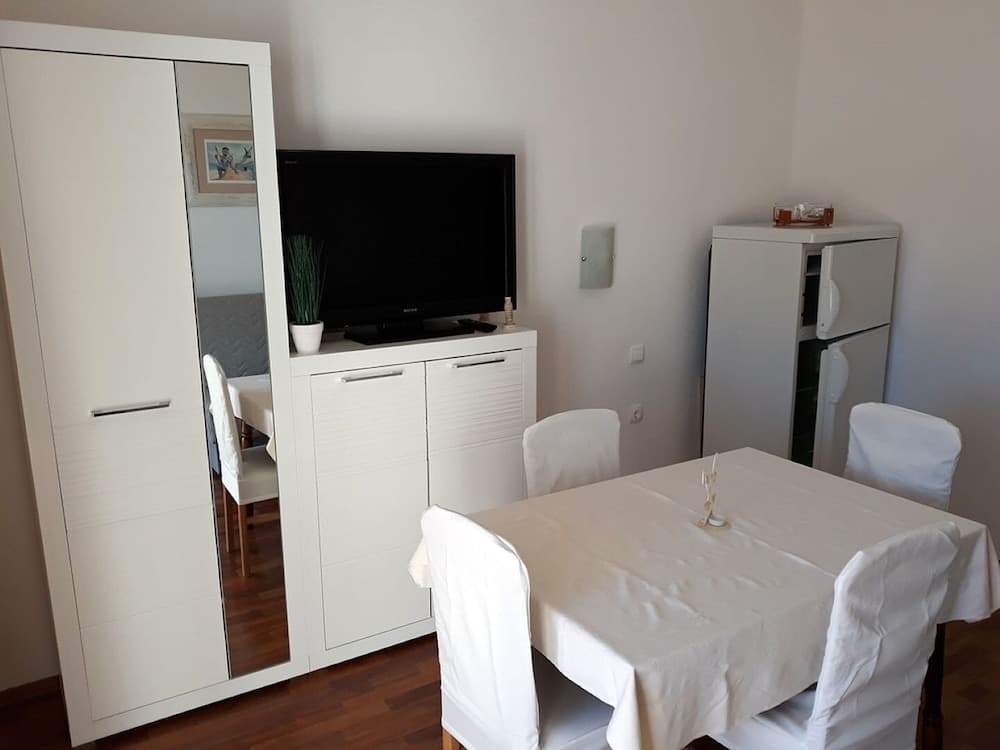 Irena - 100m From the sea - A3 Srednji Prvi kat