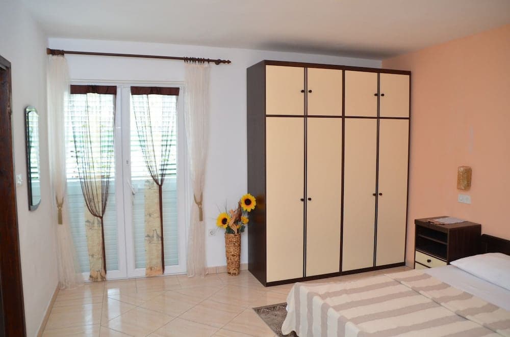 Ruža - Peaceful Area & Parking - A1