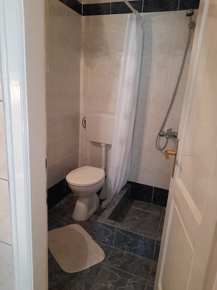 Katrina - With Free Parking - A2-seherezada