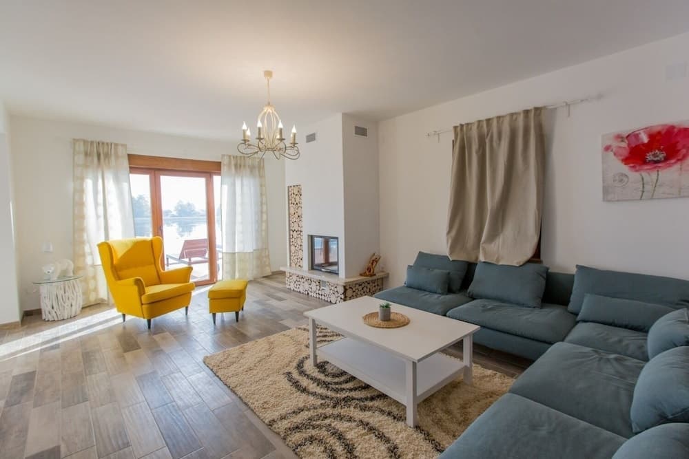 Sablja - With Pool - H