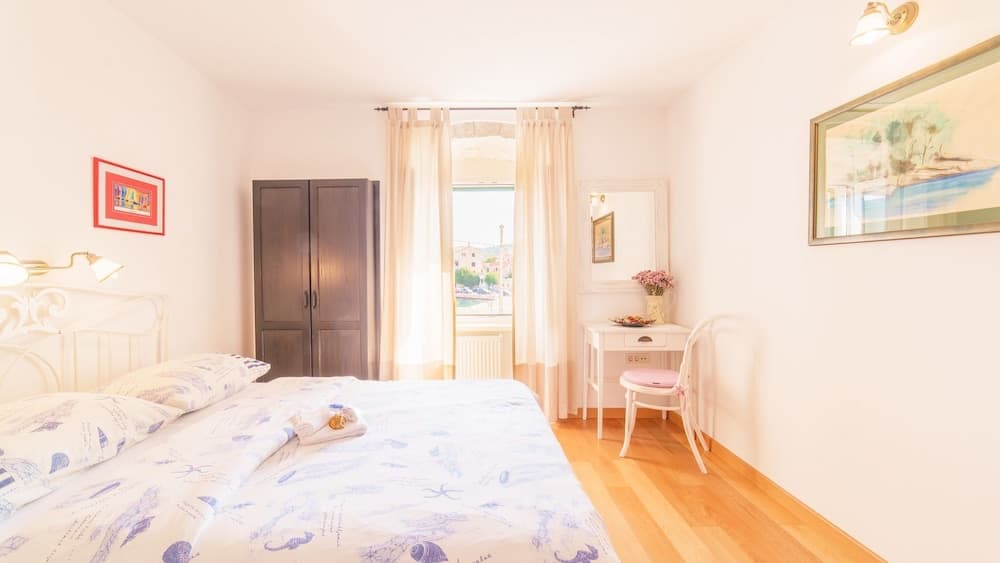 Srdjan - With Pool - H