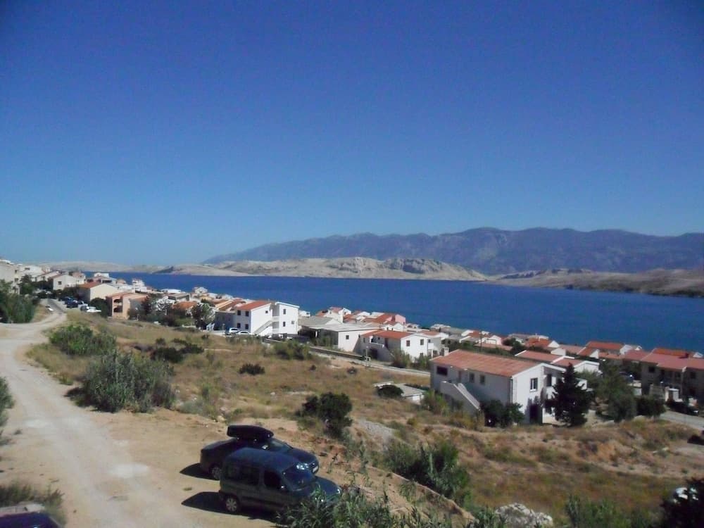 Sarin - Free Parking and Flat Internet - A2