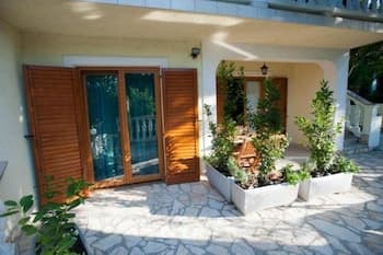 Luka - Free Parking - A3