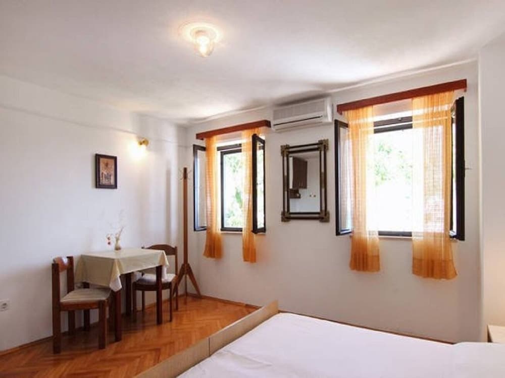 Mat - in a Cosy Stone House - SA2