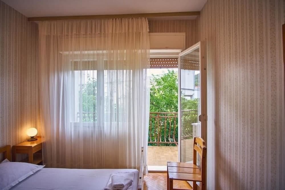 Ivan - Close to the sea - A1