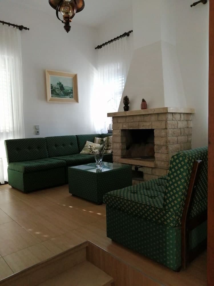 Renata - 3 Bedrooms - H