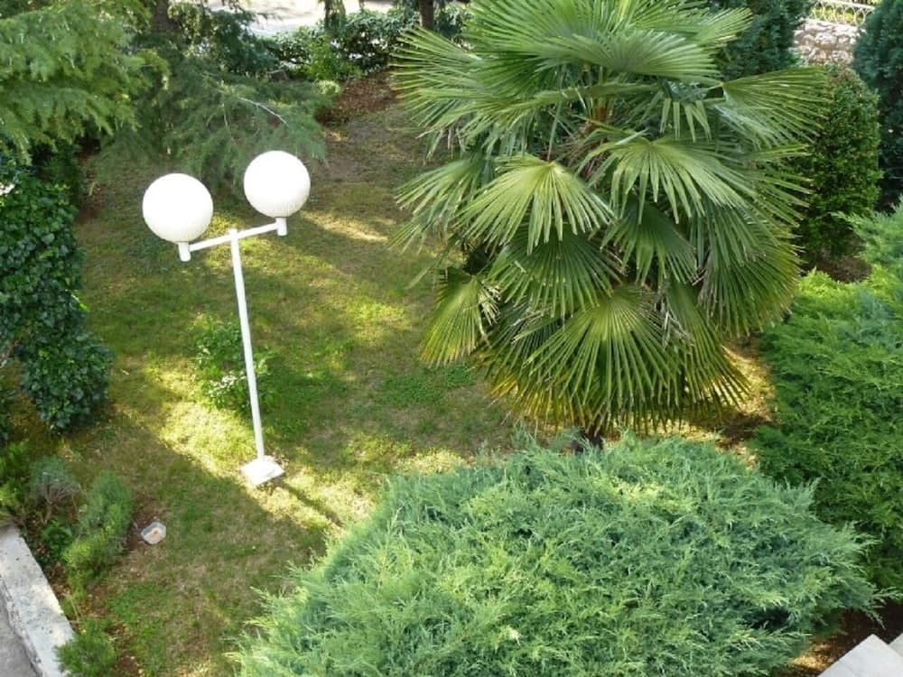 Renata - 3 Bedrooms - H