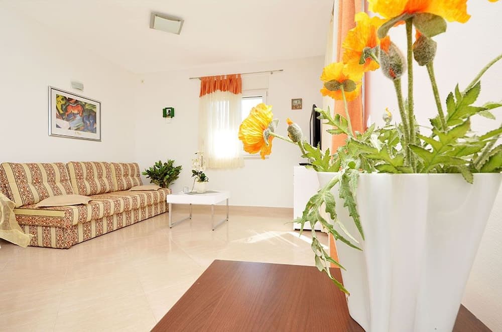 Željko - sea View - H