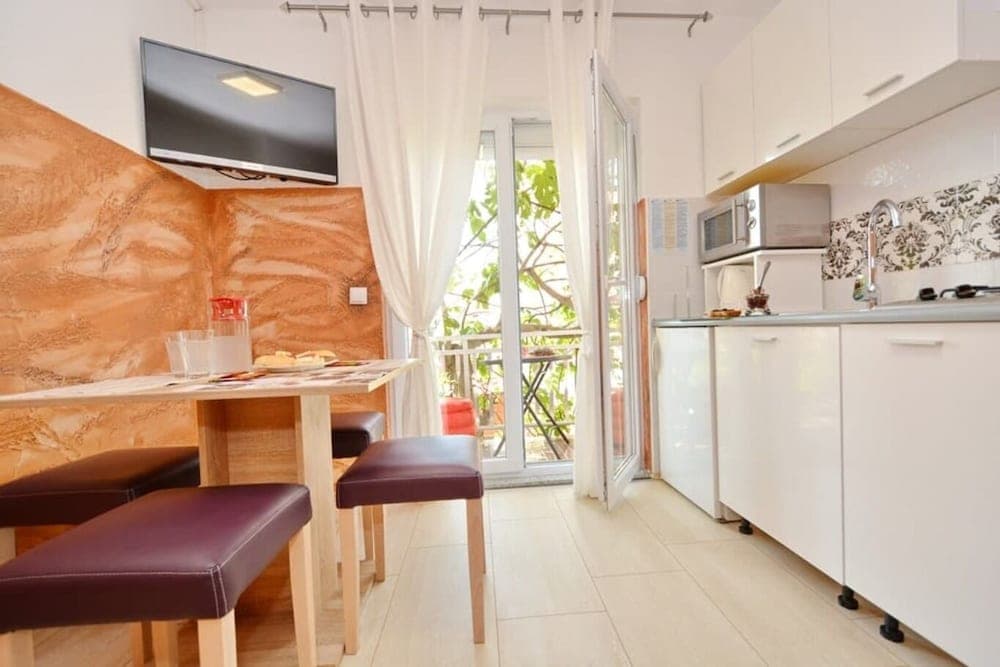 Goga - With Free Parking - A2