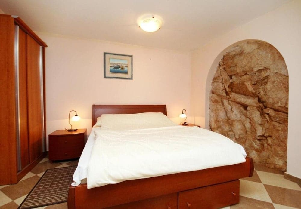 Bernardica - on Cliffs Above sea - H