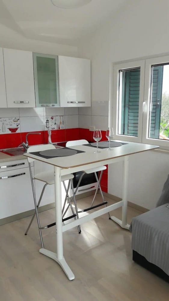 Viki - With Heated Pool - H