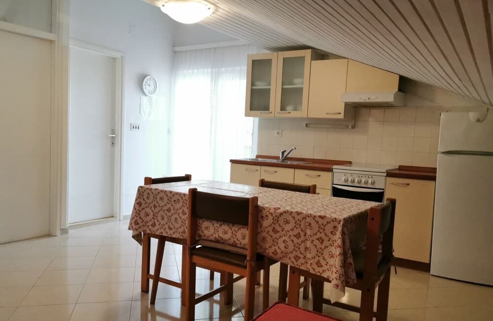 Mate - Free Parking - A4