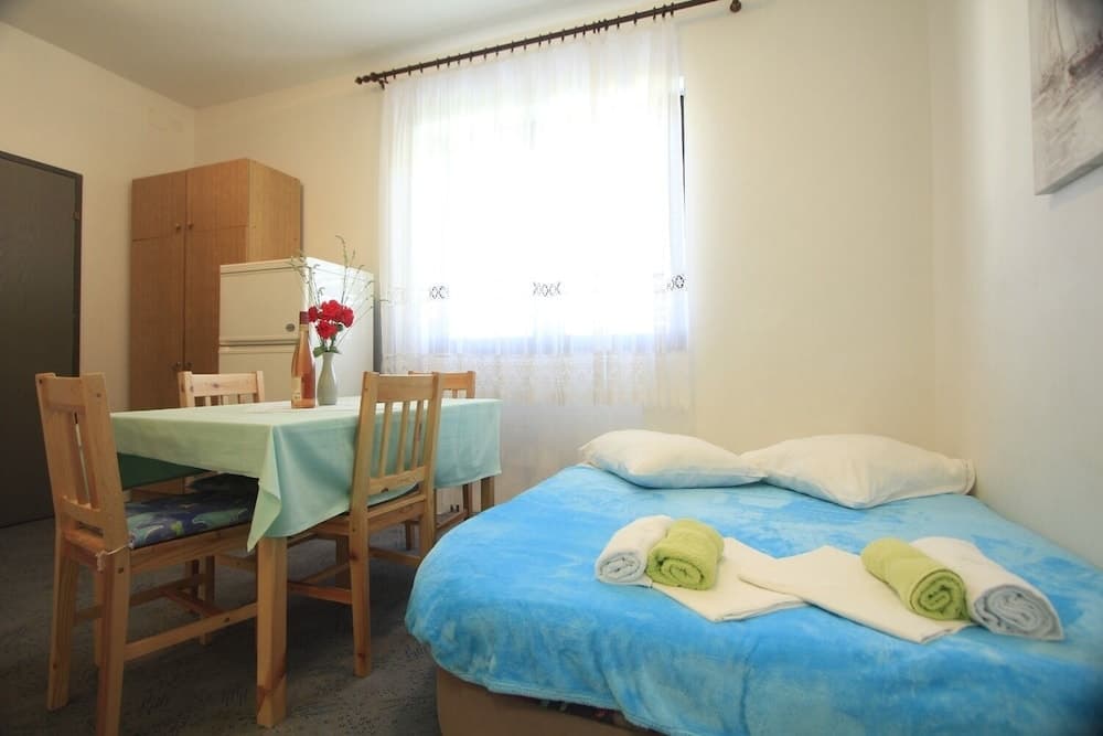 Mary - 30m From the sea - A4