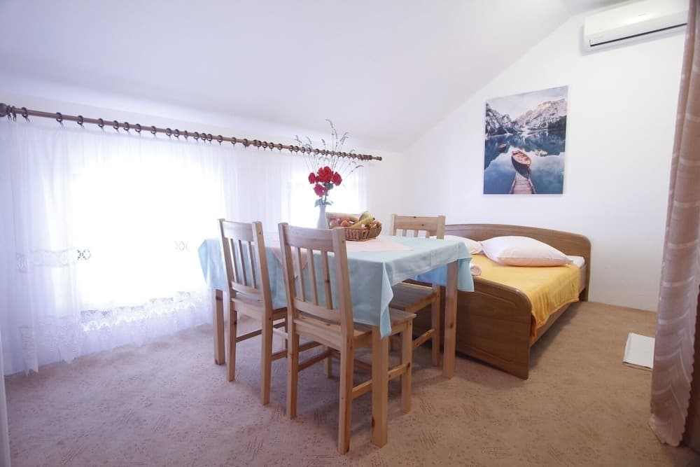 Mary - 30m From the sea - A5