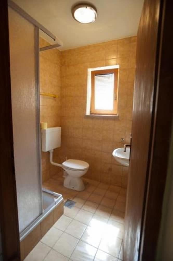 Luka - Free Parking - A1