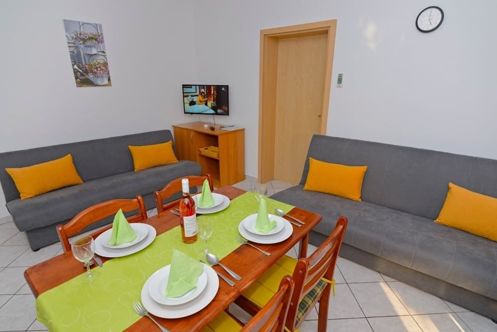 Zora - Garden Terrace and Grill - A5